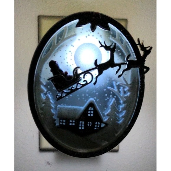 Bath & Body Works Santa Sleigh Reindeer Winter Wallflower Diffuser Nightlight - Picture 8 of 8